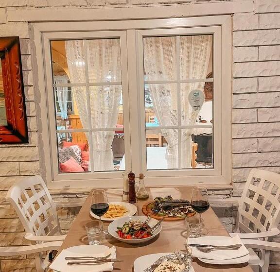 اتاق استاندارد با چشم‌انداز استخر, Guesthouse Lord Byron