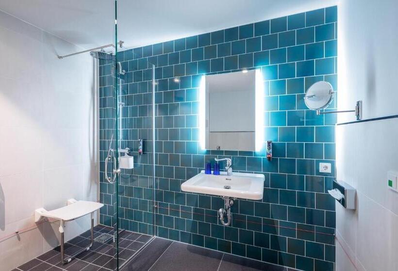 Номер Deluxe, Holiday Inn   The Niu, Fender Amsterdam