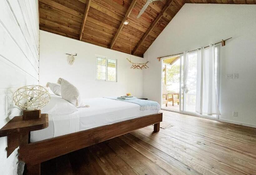 بنجلو سوبيريور, Bird Island Bungalows