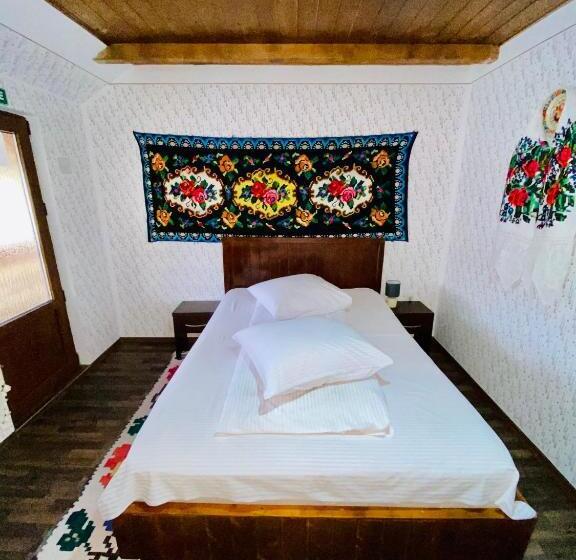 غرفة قياسية, Floare De Maramures 1