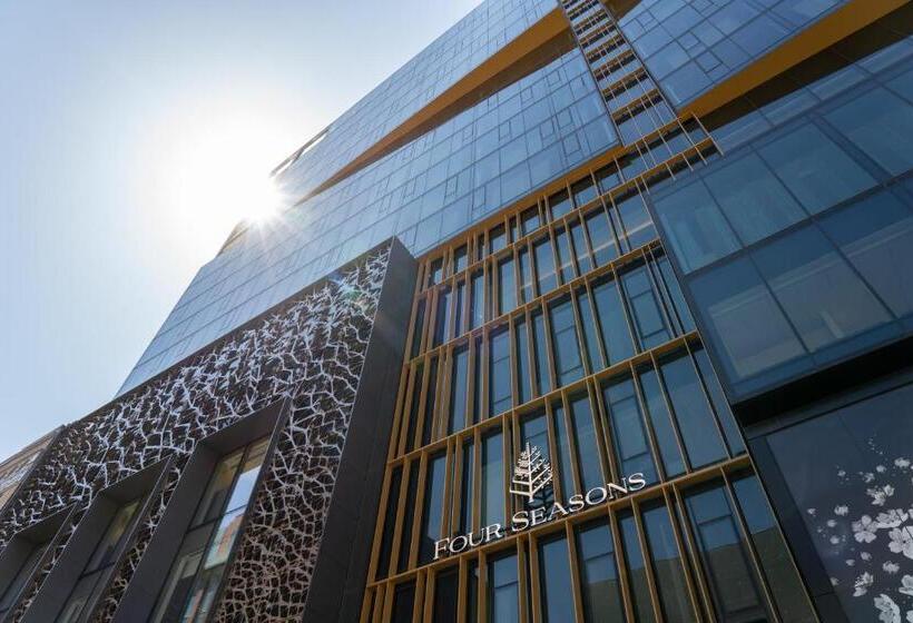 Büyük boy yataklı Executive Oda, Four Seasons Hotel Montreal