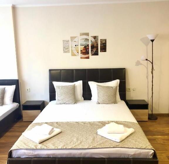 استودیوی استاندارد, Family Hotel Ring & Thermal