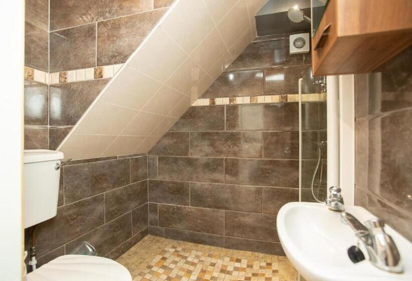 Семейный Номер, Whitaker Lodge Bed & Breakfast