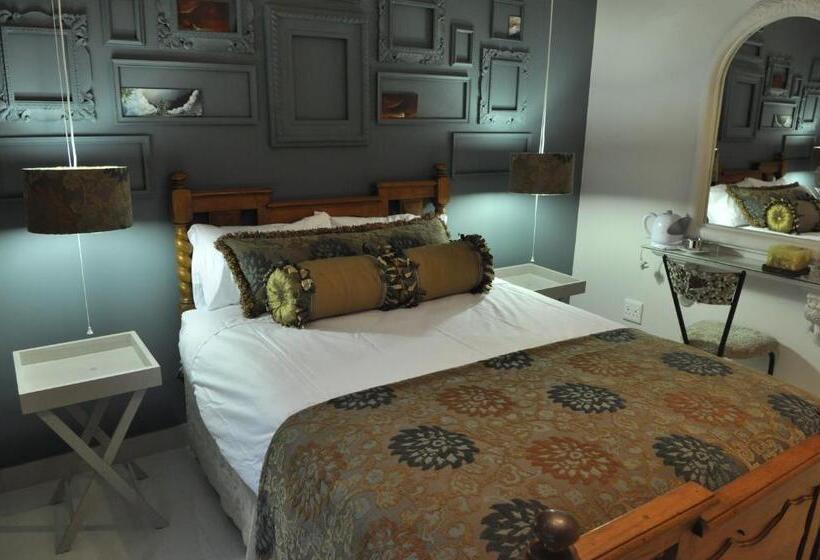 Номер Стандарт Вид на Бассейн, House And Heart Guest House