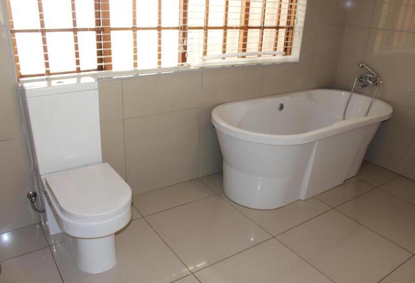 Номер Deluxe Вид на Бассейн, House And Heart Guest House