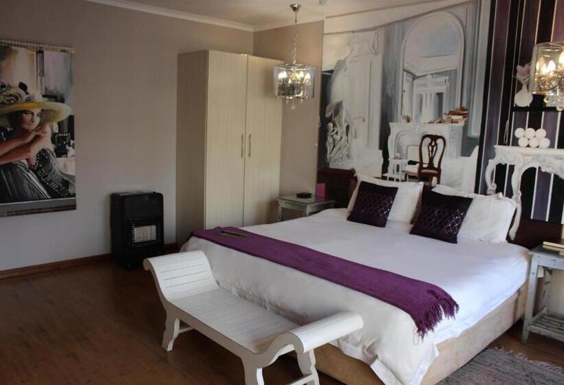 Номер Deluxe Вид на Бассейн, House And Heart Guest House