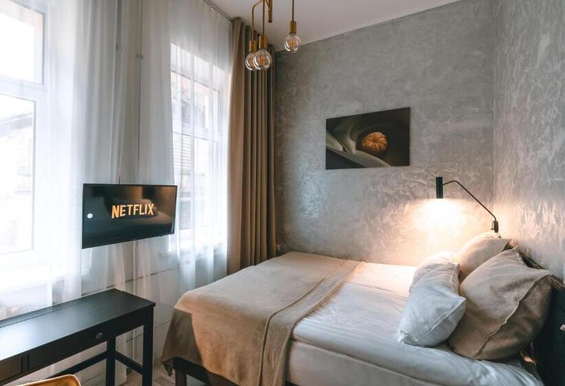 اتاق استاندارد با چشم‌انداز باغ, Brother House Kaunas