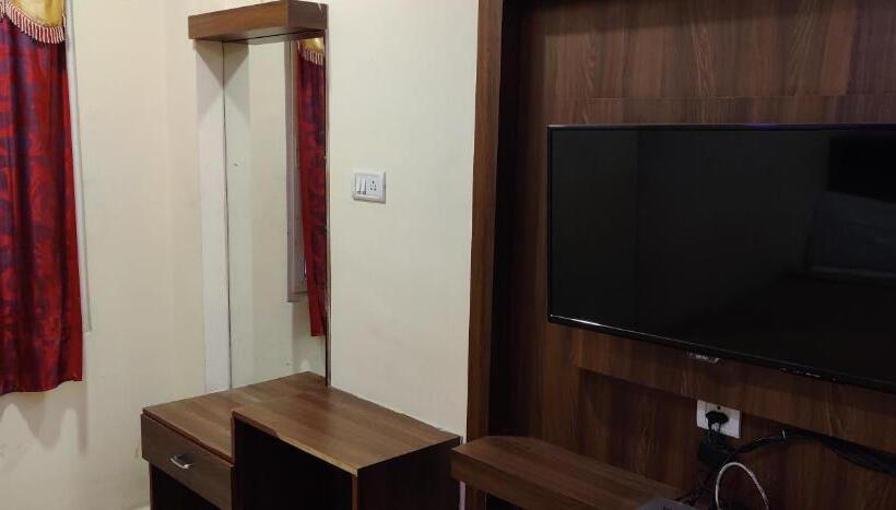 标准单人间, Kumaran Millenium Residency