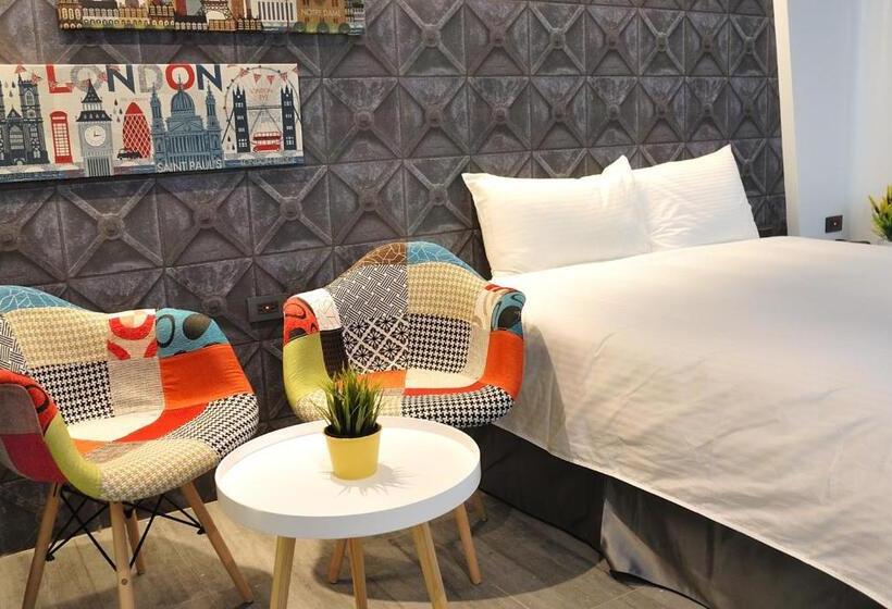 اتاق لوکس سه تخته, K