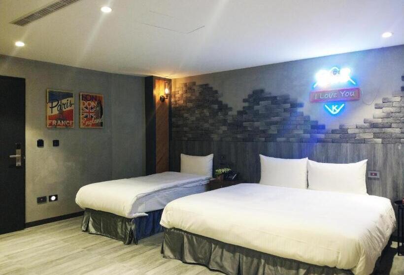 اتاق سوپریور سه تخته, K