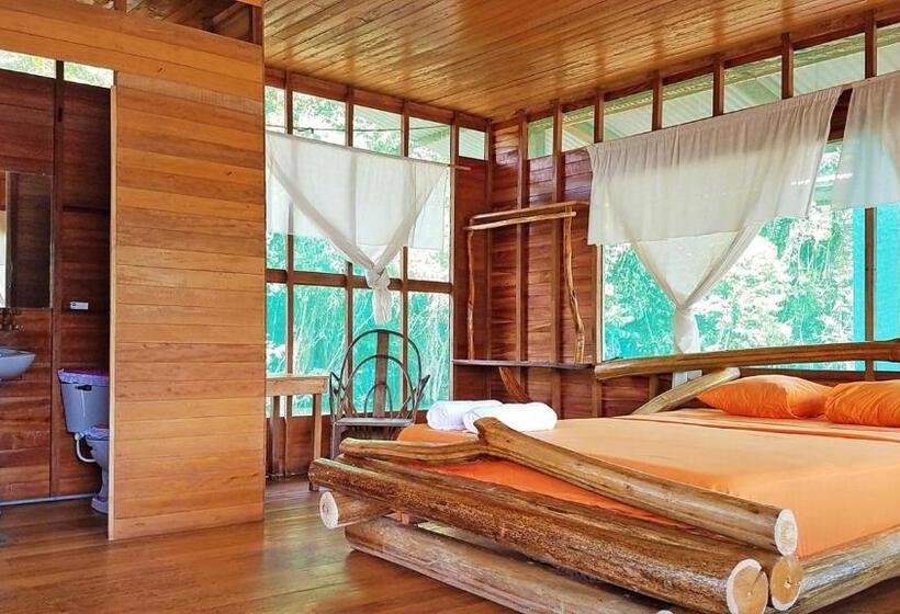 Standard Bungalow, Amazon Oasis Floating Lodge