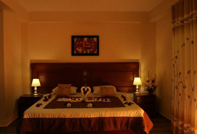 جناح, El Parral Suite