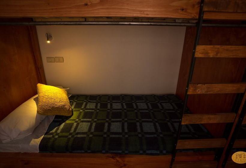سرير فى غرفة مشتركه, Bento Hostel   Adults Only