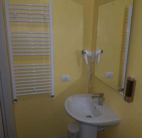 Четырехместный Номер Стандарт, Bed Rho Stazione