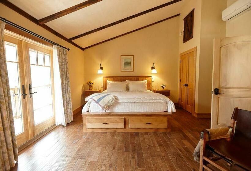 Номер Deluxe Кровать Кинг, Seesaw's Lodge