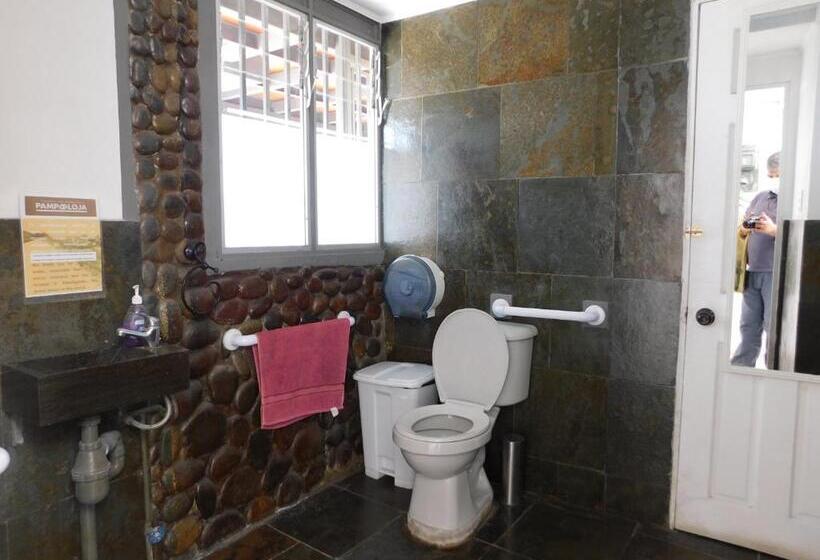 اتاق استاندارد یک نفره, Hostal Pampaloja
