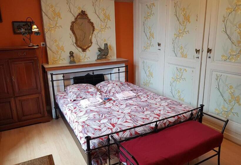 Quarto Standard Cama King, Château Lambert Moulinsart Hotel, Shuttle Airport, Long Term Parking, Snooker, Large Terrasse, Dinne
