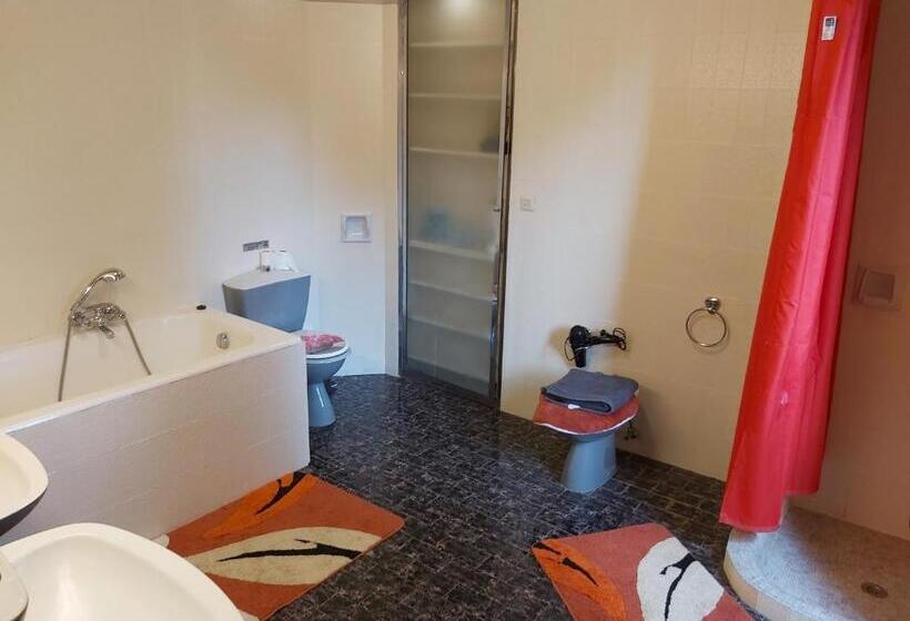 Suite Vista Jardim, Château Lambert Moulinsart Hotel, Shuttle Airport, Long Term Parking, Snooker, Large Terrasse, Dinne
