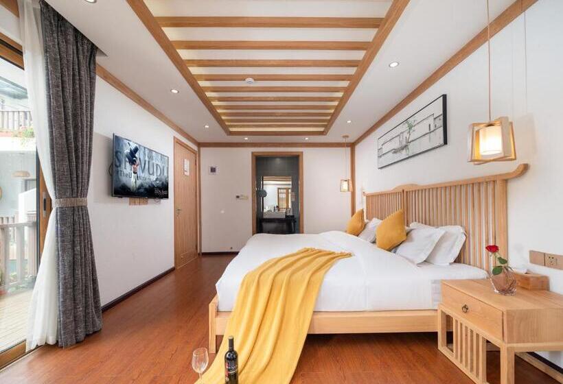 Номер Стандарт с Балконом, Lijiang Nanfu Yinglu Guesthouse