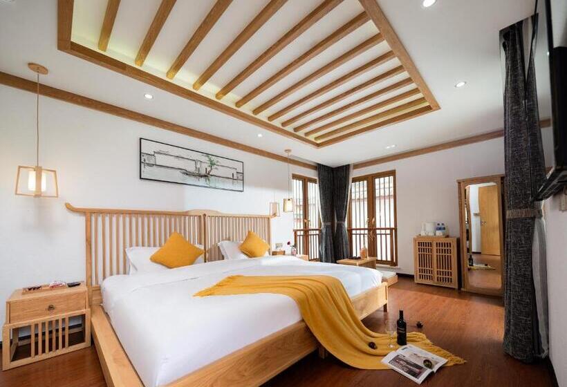 Номер Стандарт с Балконом, Lijiang Nanfu Yinglu Guesthouse