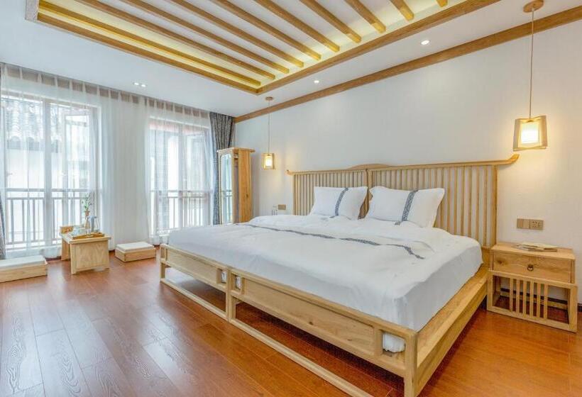 Номер Стандарт с Балконом, Lijiang Nanfu Yinglu Guesthouse