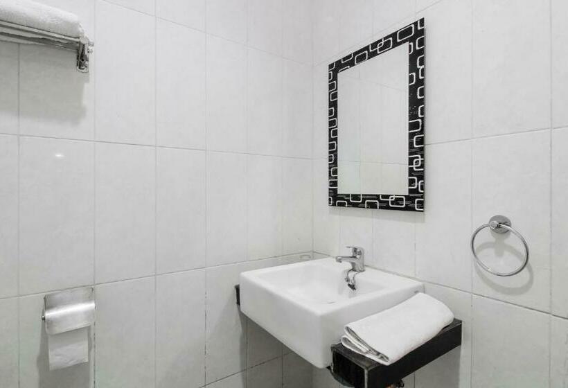 Номер Deluxe, Reddoorz Near Goa Sunyaragi
