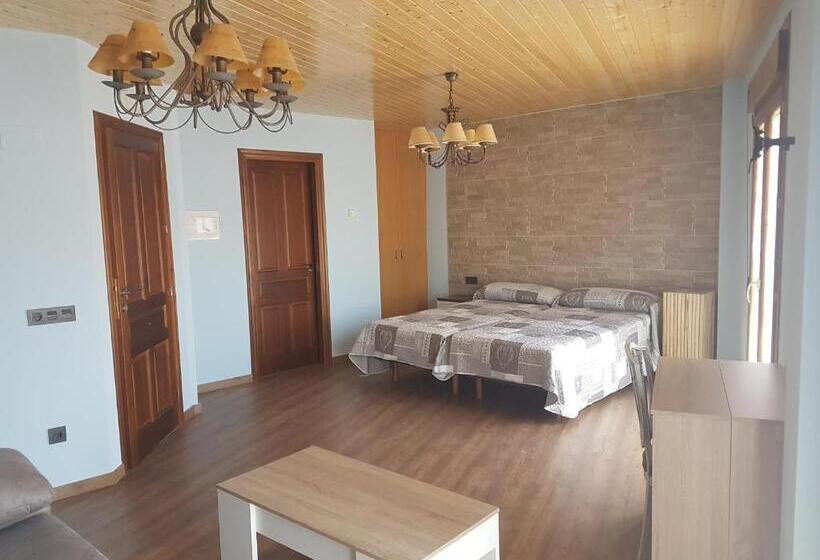 Четырехместный Номер Стандарт с Балконом, Hostal Los Esquiladores