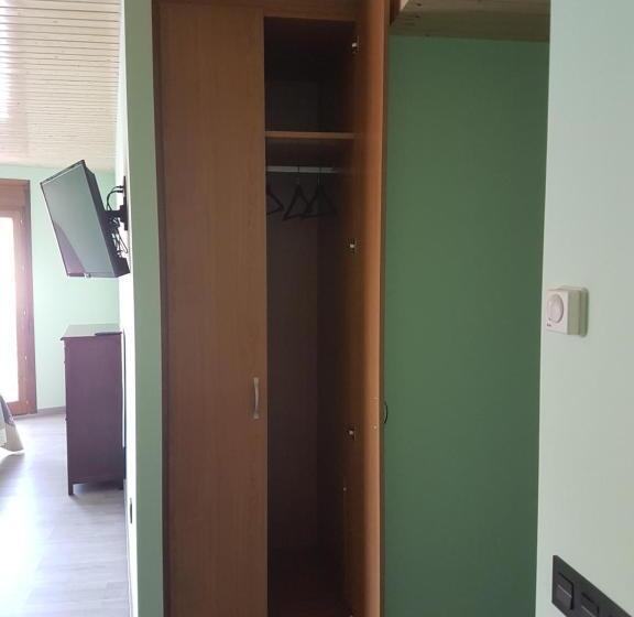 Четырехместный Номер Стандарт с Балконом, Hostal Los Esquiladores