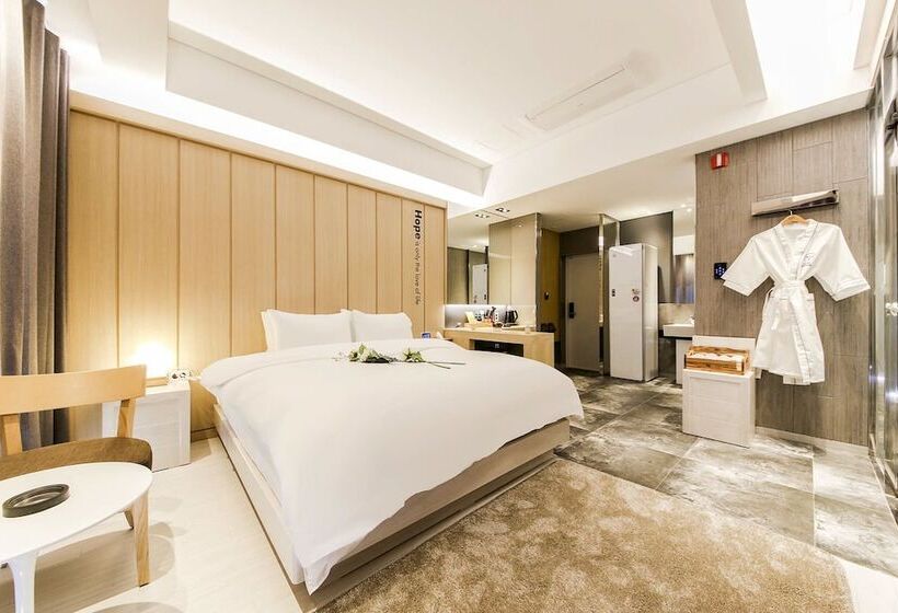 Номер Deluxe, Yeogiuhtte Seodaegu