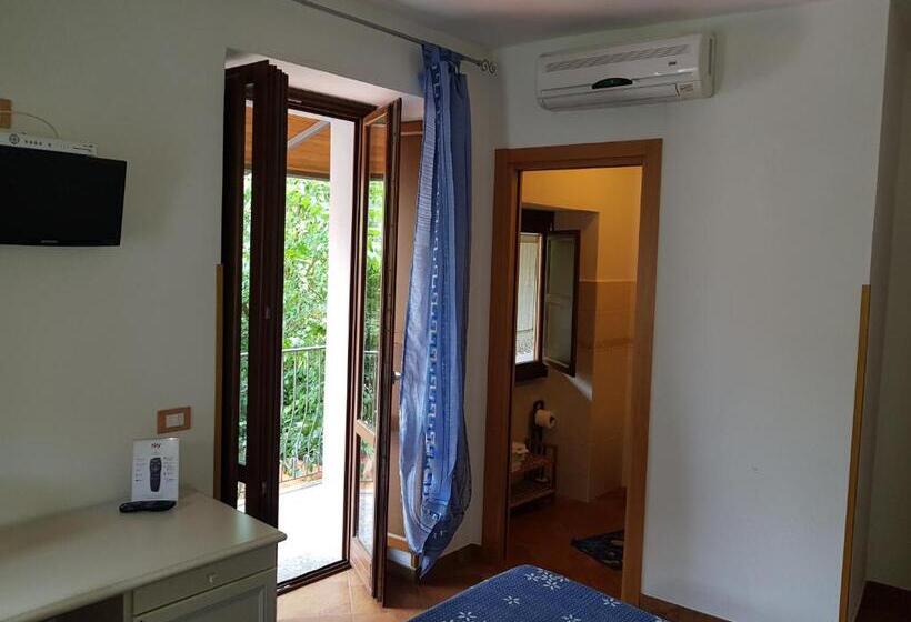 Номер Стандарт с Балконом, Locanda Aria Del Re