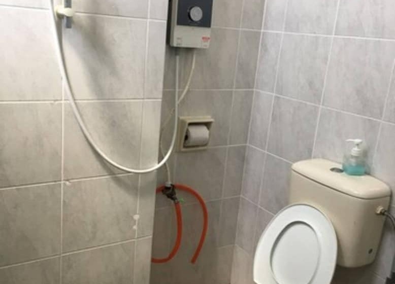 חדר משפחתי, Pg Inn