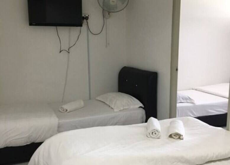חדר משפחתי, Pg Inn