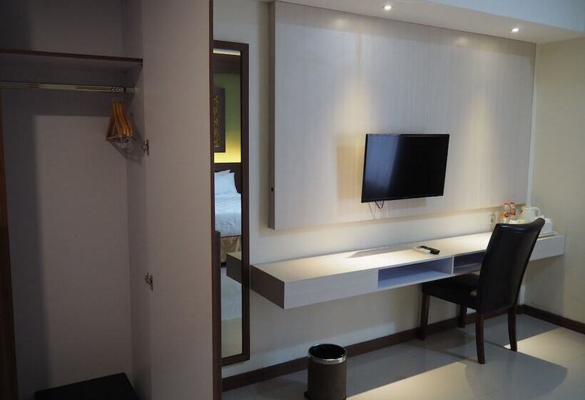 Номер Deluxe, Luminor Hotel Banyuwangi By Wh