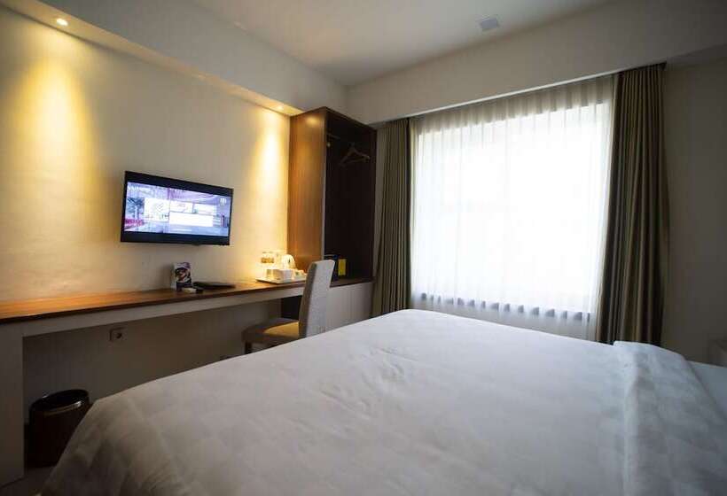 Номер Deluxe, Luminor Hotel Banyuwangi By Wh