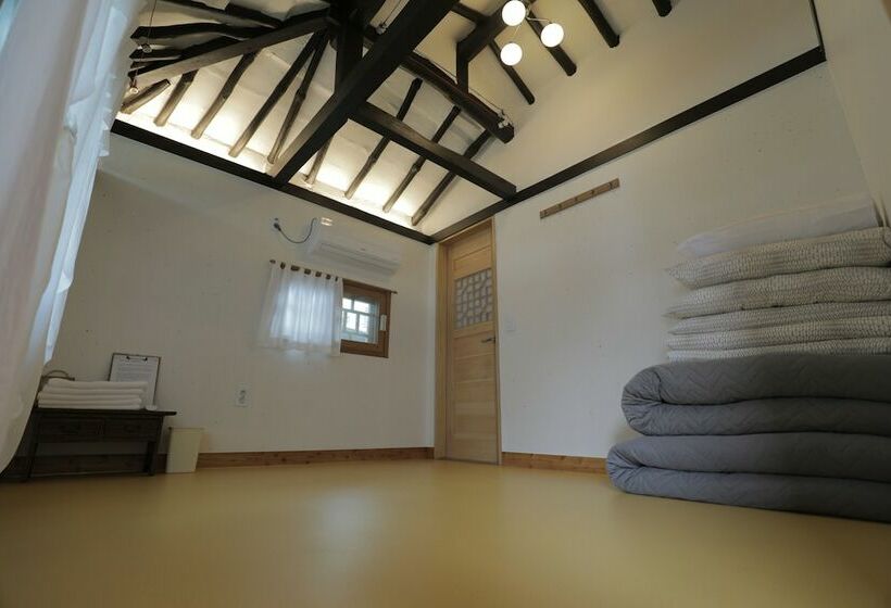 اتاق لوکس, Bonghwangjae Hanok Guesthouse