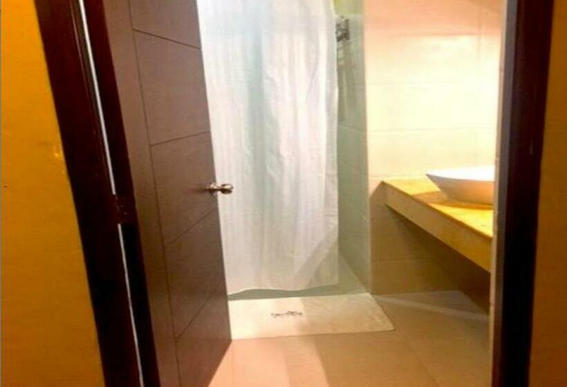 家庭间, Breathing Earth   Rooms And Pool