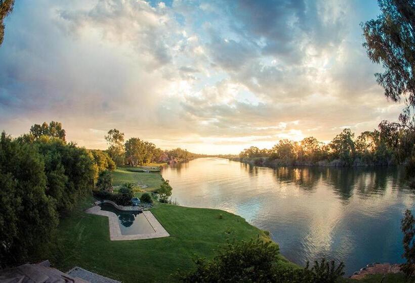 Семейный Номер, Broadwater River Estate