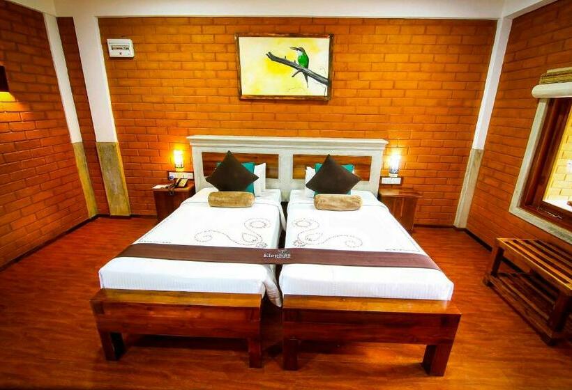Номер Deluxe с Балконом, Elephas Resort & Spa