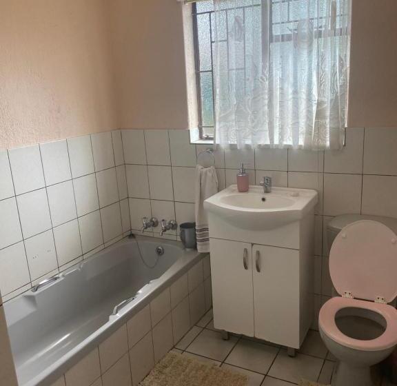 Апартаменты 1 Спальня, A Pousada Guesthouse