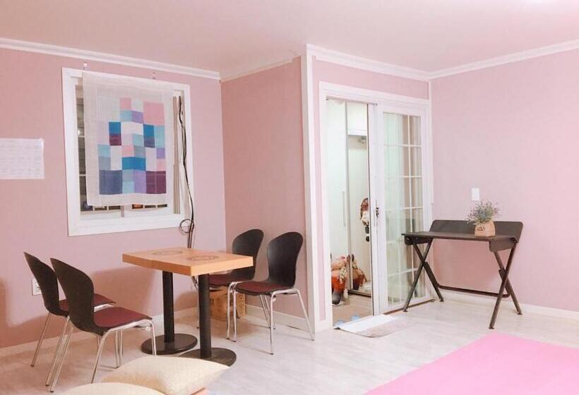 Дом 3 Спальни, Hago Guest House