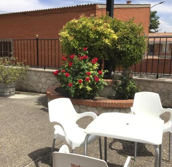 اتاق استاندارد یک نفره, Hostal Infante Peñafiel