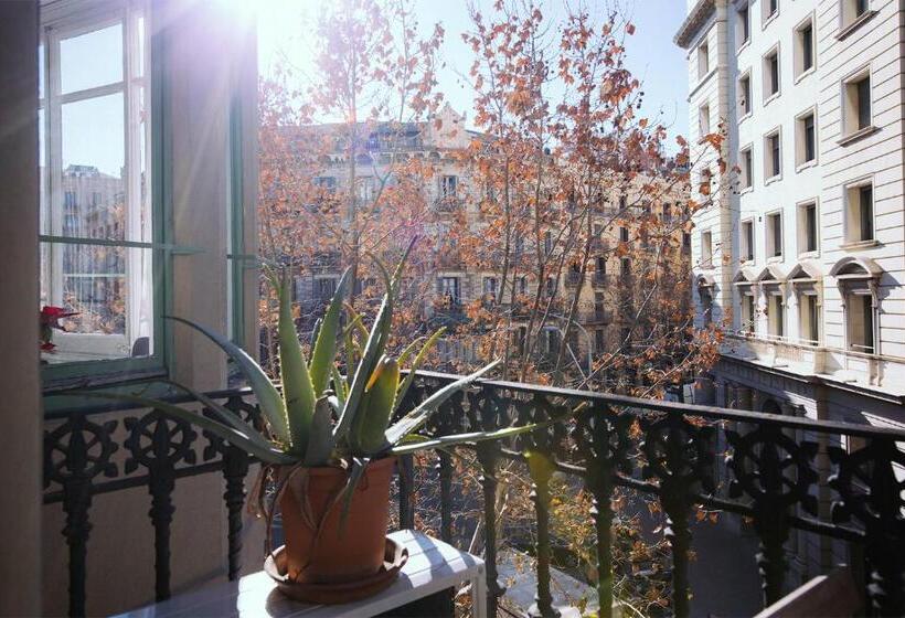 اتاق استاندارد با بالکن, Hostal Eixample