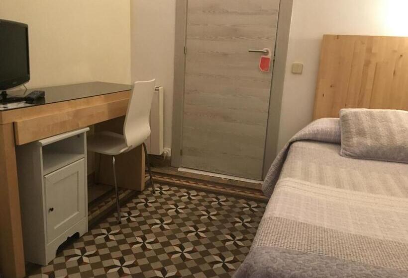 اتاق استاندارد یک نفره, Hostal Eixample
