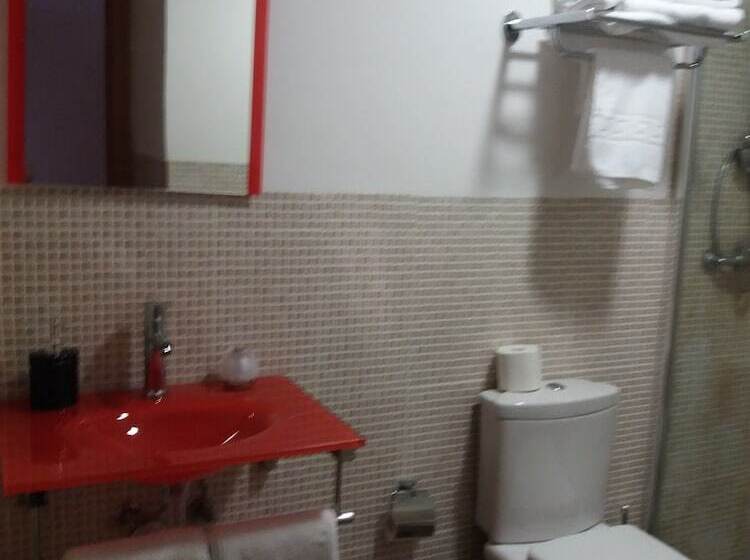 Номер Стандарт Трехместный, Hostal La Catedral
