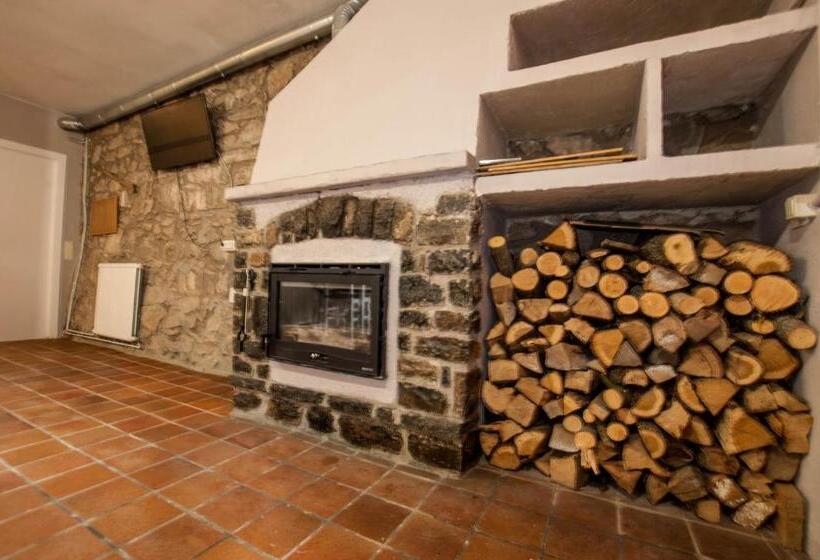 חדר סטנדרט מותאם לאדם עם מוגבלויות, Hostal Santuari De Paller