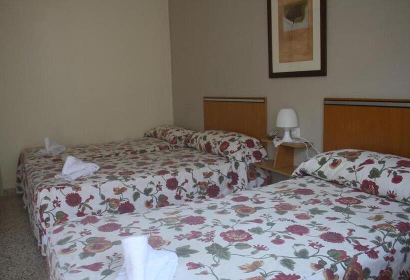 Трехместный Номер Стандарт Совместная Ванная, Hostal Torre Mar