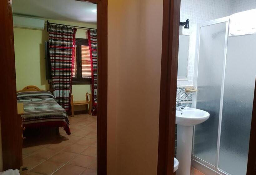 Номер Стандарт Трехместный, Hostal Pampaneira