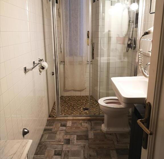 Standard room with outdoor bath, Lido Di Ostia 1933