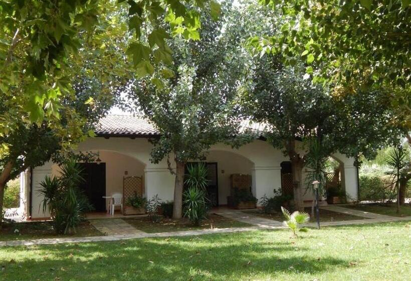 带花园景观的标准三人间, Agriturismo Ricciardulli