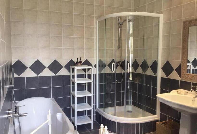 Трехместный Номер Superior, Château Des Essards Avec Piscine Et Jacuzzi